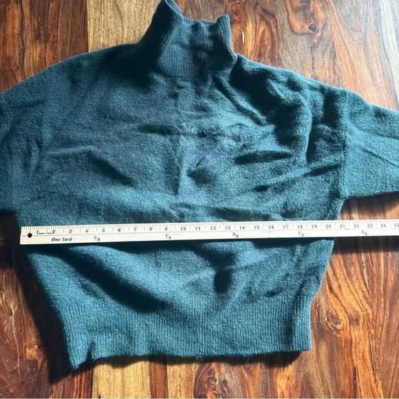 Zara cropped mock neck dolman sleeve sweater green Sz Small fuzzy super soft - Picture 7 of 7
